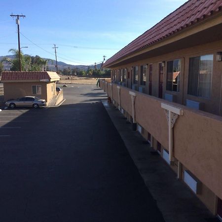 Vagabond Inn Hemet Bagian luar foto