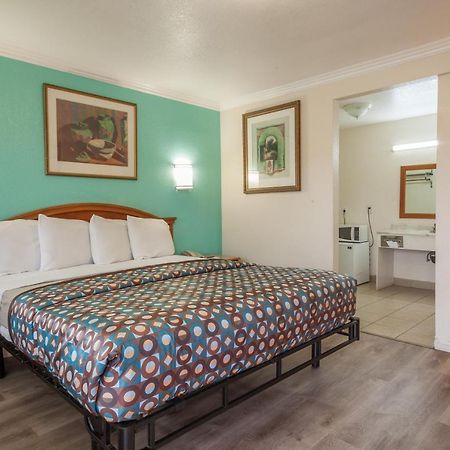 Vagabond Inn Hemet Bagian luar foto