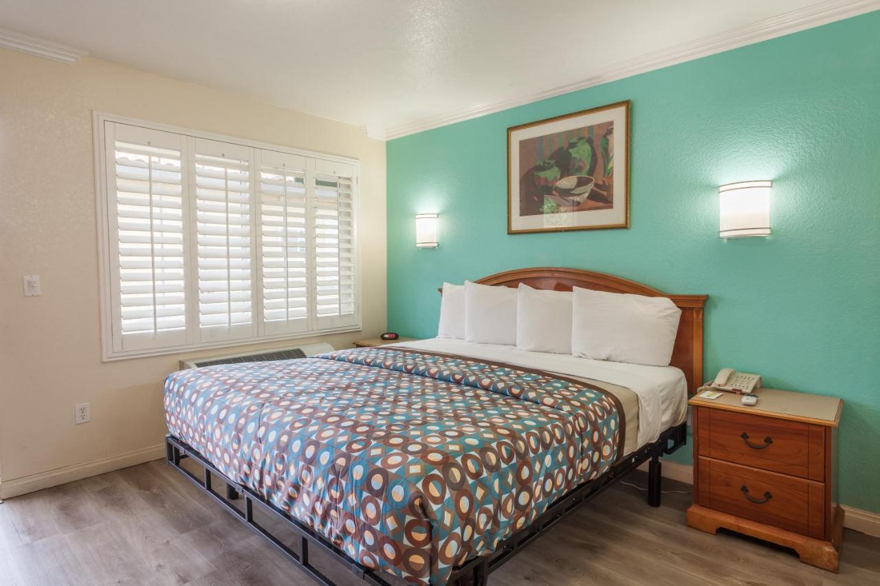 Vagabond Inn Hemet Bagian luar foto