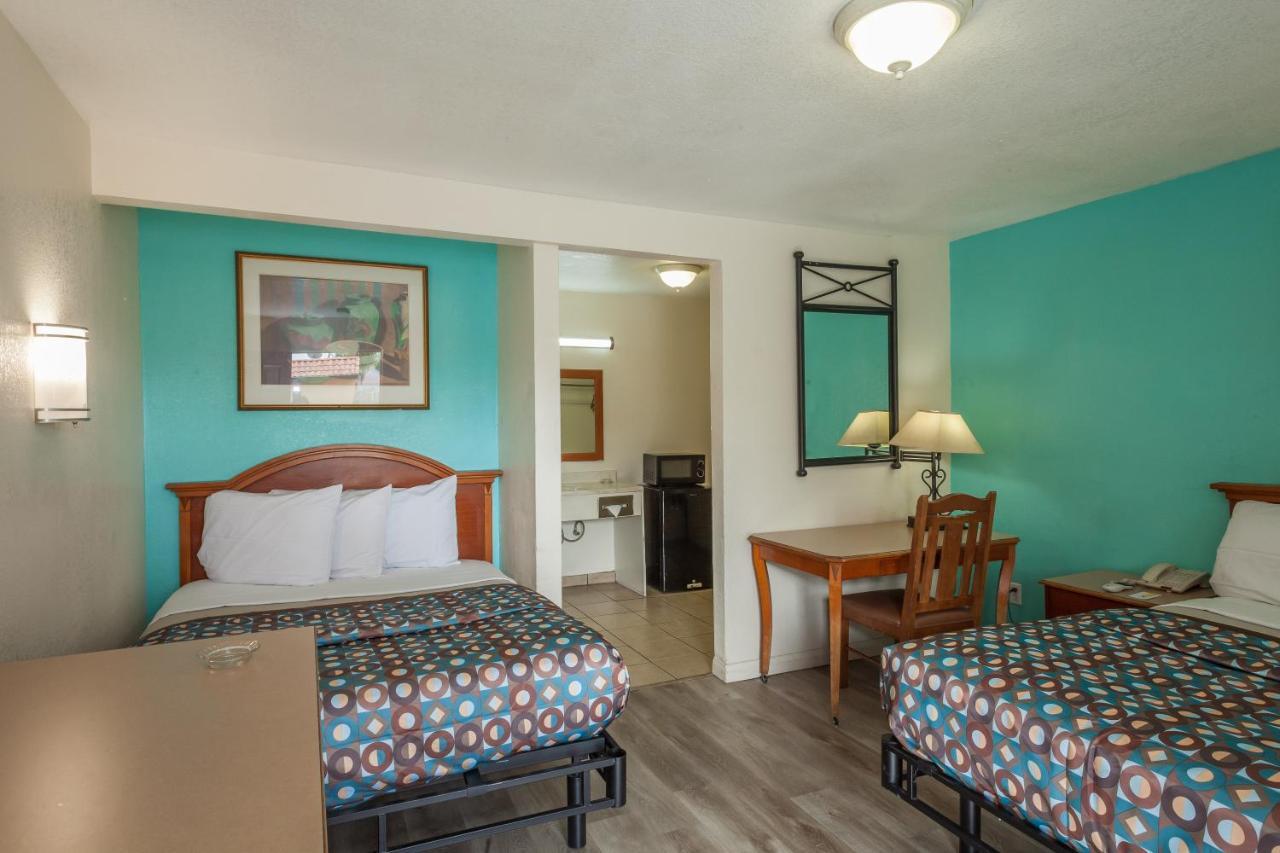 Vagabond Inn Hemet Bagian luar foto
